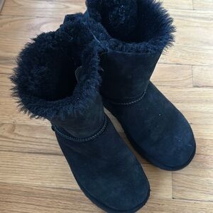 Ugg sz 6 black Bailey boot Sherpa w/ two corduroy bows good pre owned condition